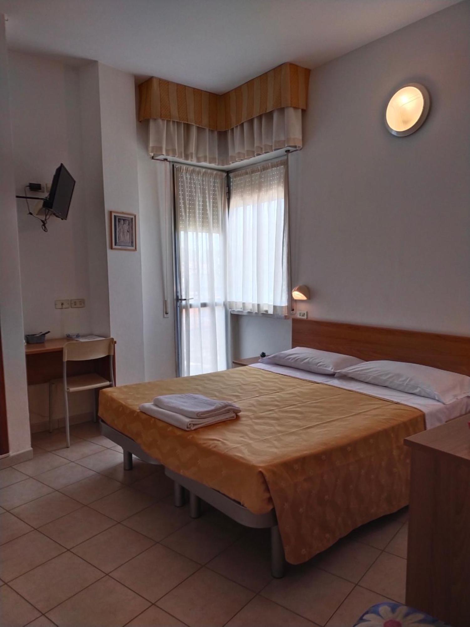 Hotel Goldene Rose Rimini Exterior photo