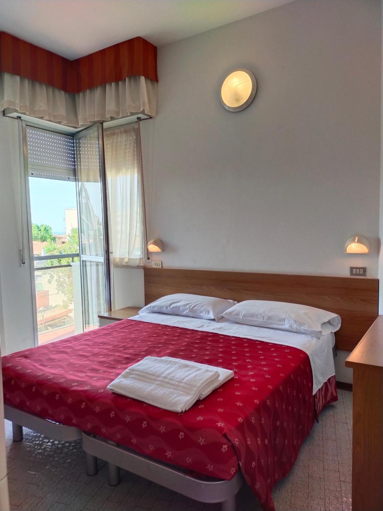 Hotel Goldene Rose Rimini Exterior photo