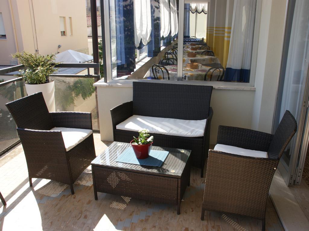 Hotel Goldene Rose Rimini Exterior photo
